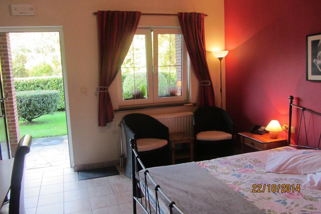 Auberge De La Lesse Celles  Camera foto