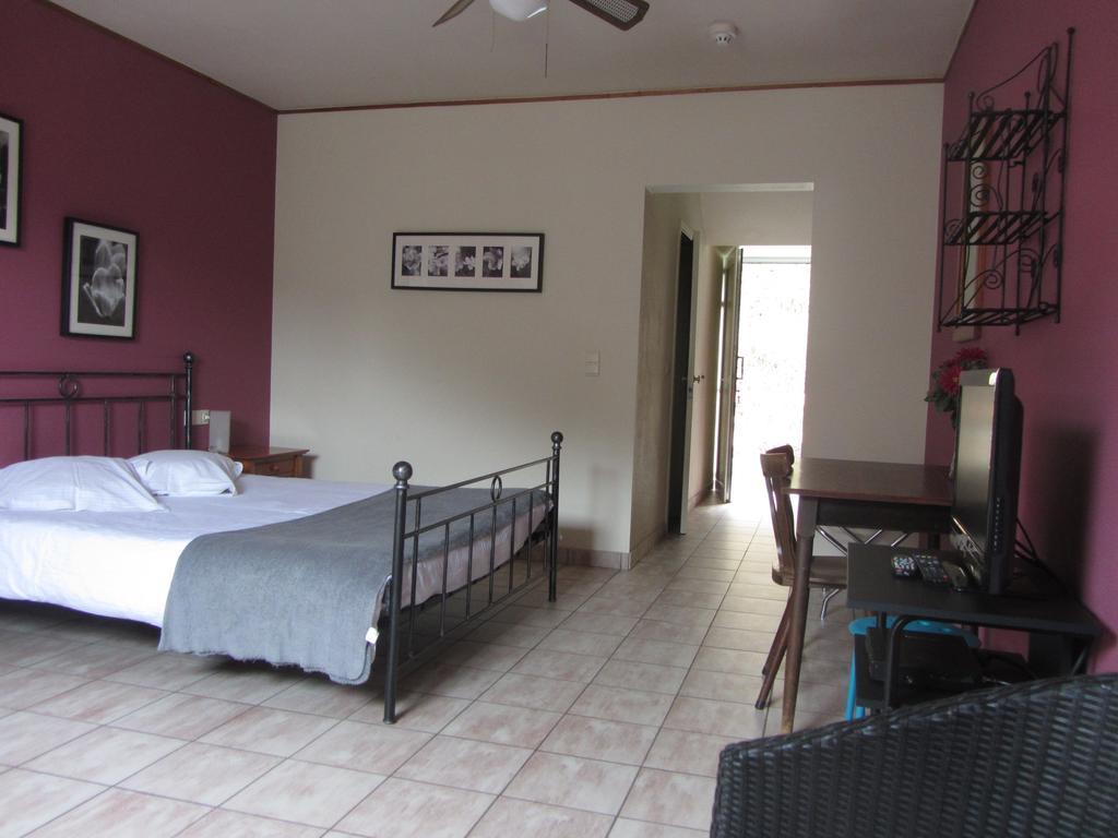 Auberge De La Lesse Celles  Esterno foto