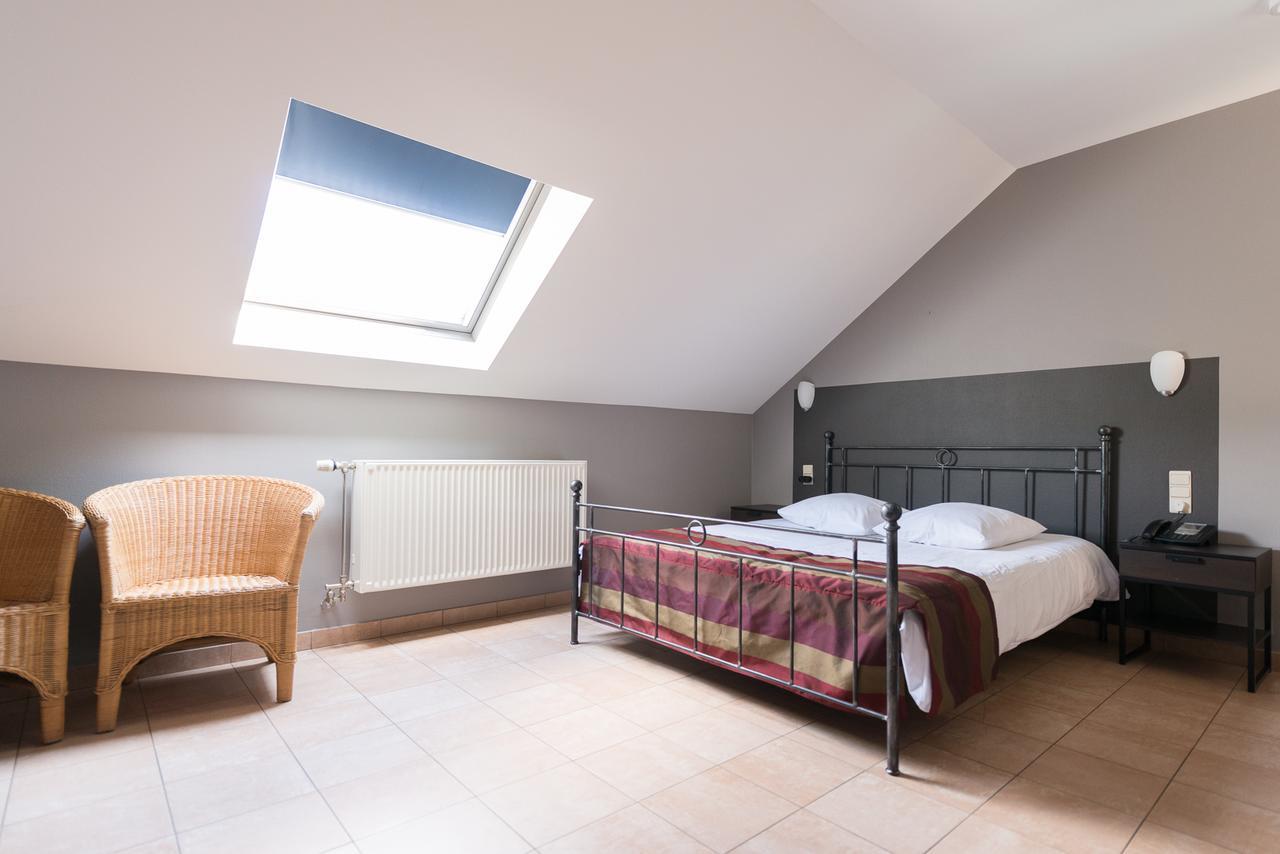 Auberge De La Lesse Celles  Esterno foto