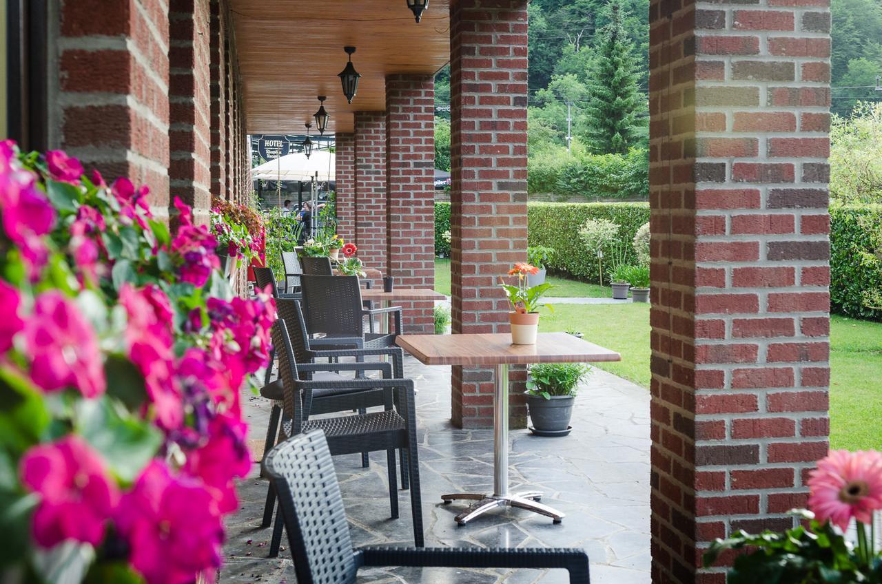 Auberge De La Lesse Celles  Esterno foto